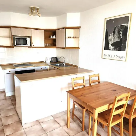 One Bed Apt In Castle Harbourc106 アパート